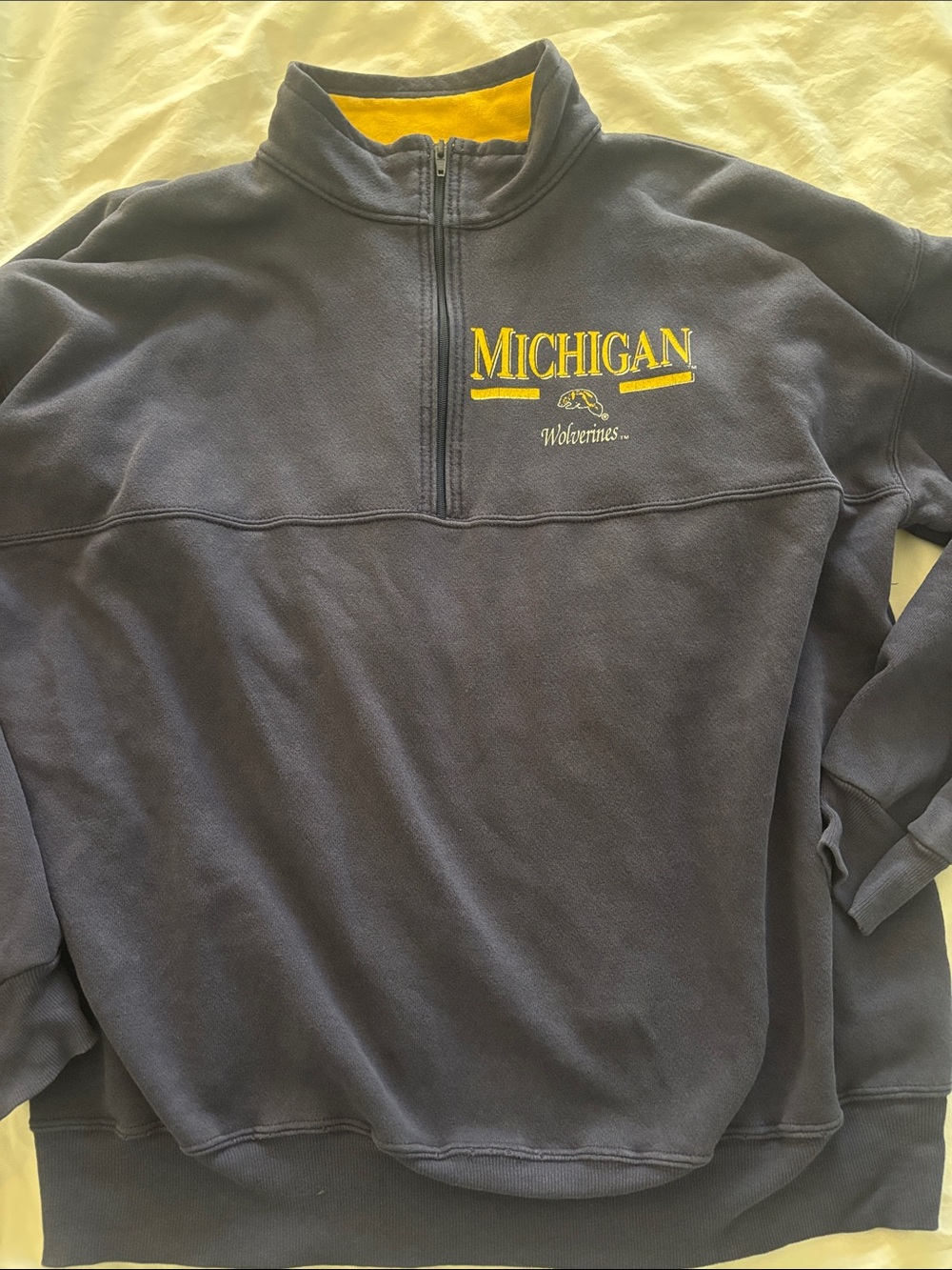 MICHIGAN WOLVERINES 1/4 ZIP SWEATSHIRT - Large